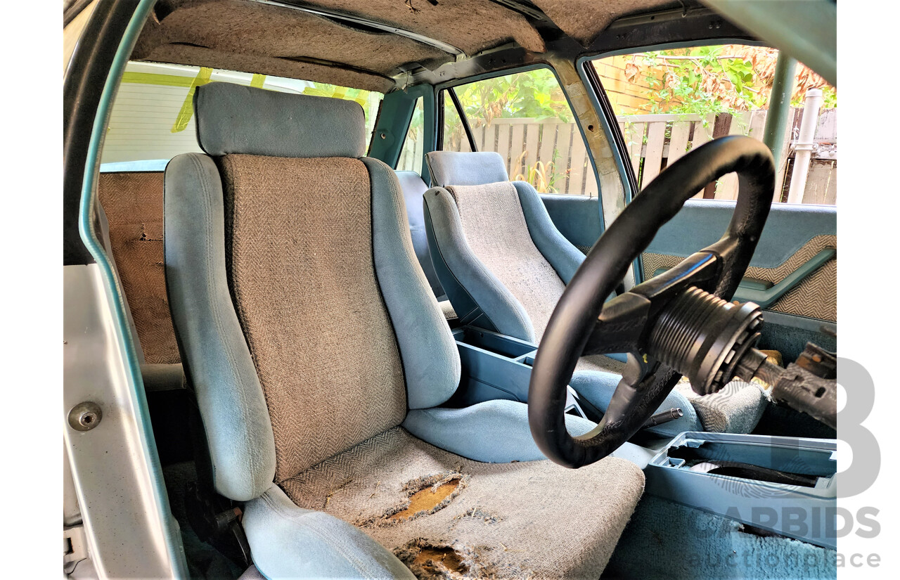 9/1984 Holden HDT VK Commodore SS Group 3 4d Sedan Asterioid Silver 5.0L V8 - Project Car with Spare Parts