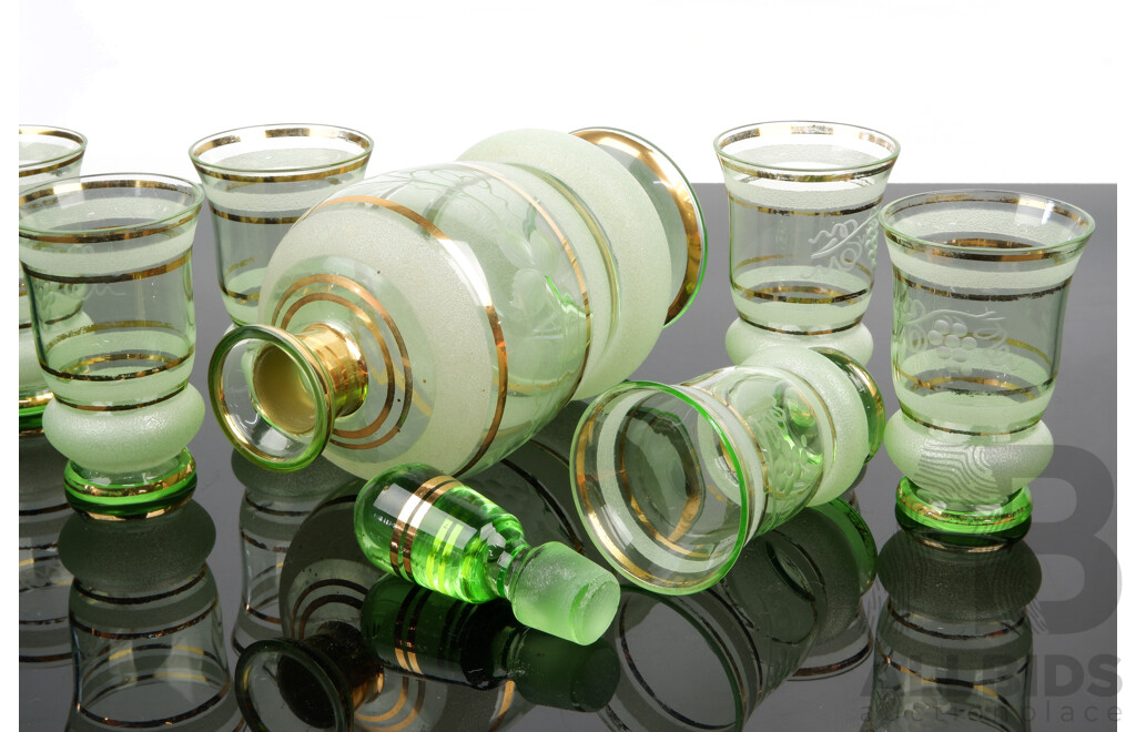 Vintage Art Deco Green Glass Decanter with Stopper, Etched Design and Six Matching Glasses