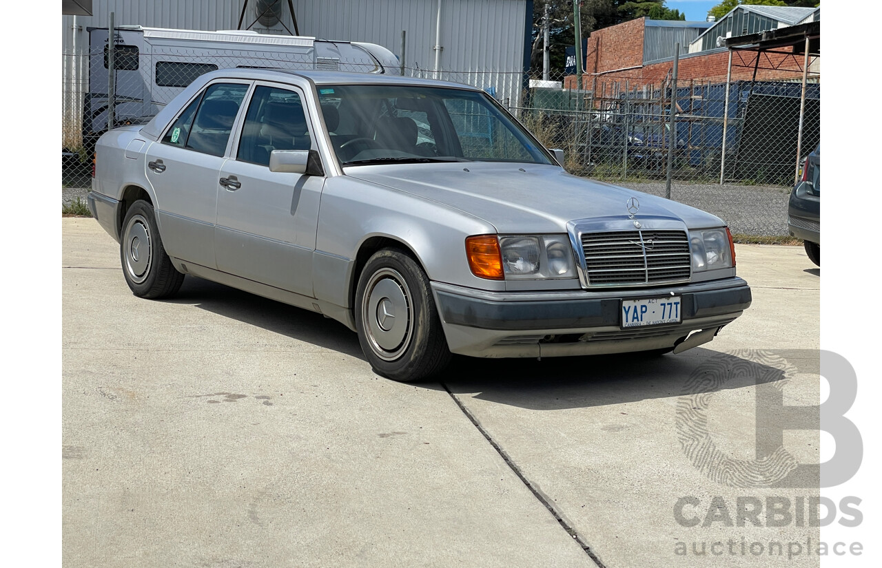 1/1992 Mercedes-Benz 200 E W124 4d Sedan Silver 2.0L