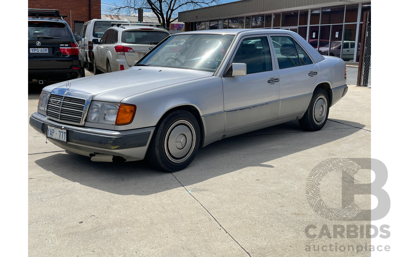 1/1992 Mercedes-Benz 200 E W124 4d Sedan Silver 2.0L