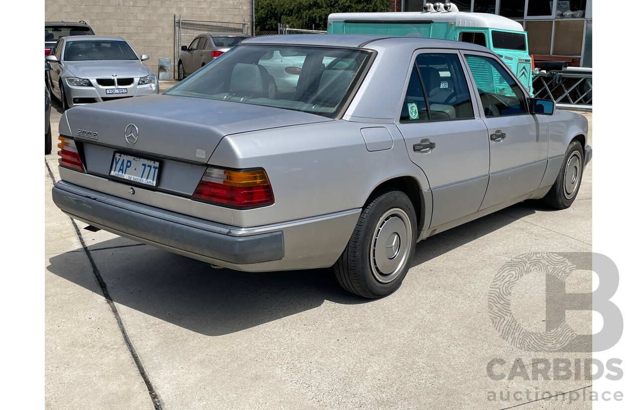 1/1992 Mercedes-Benz 200 E W124 4d Sedan Silver 2.0L