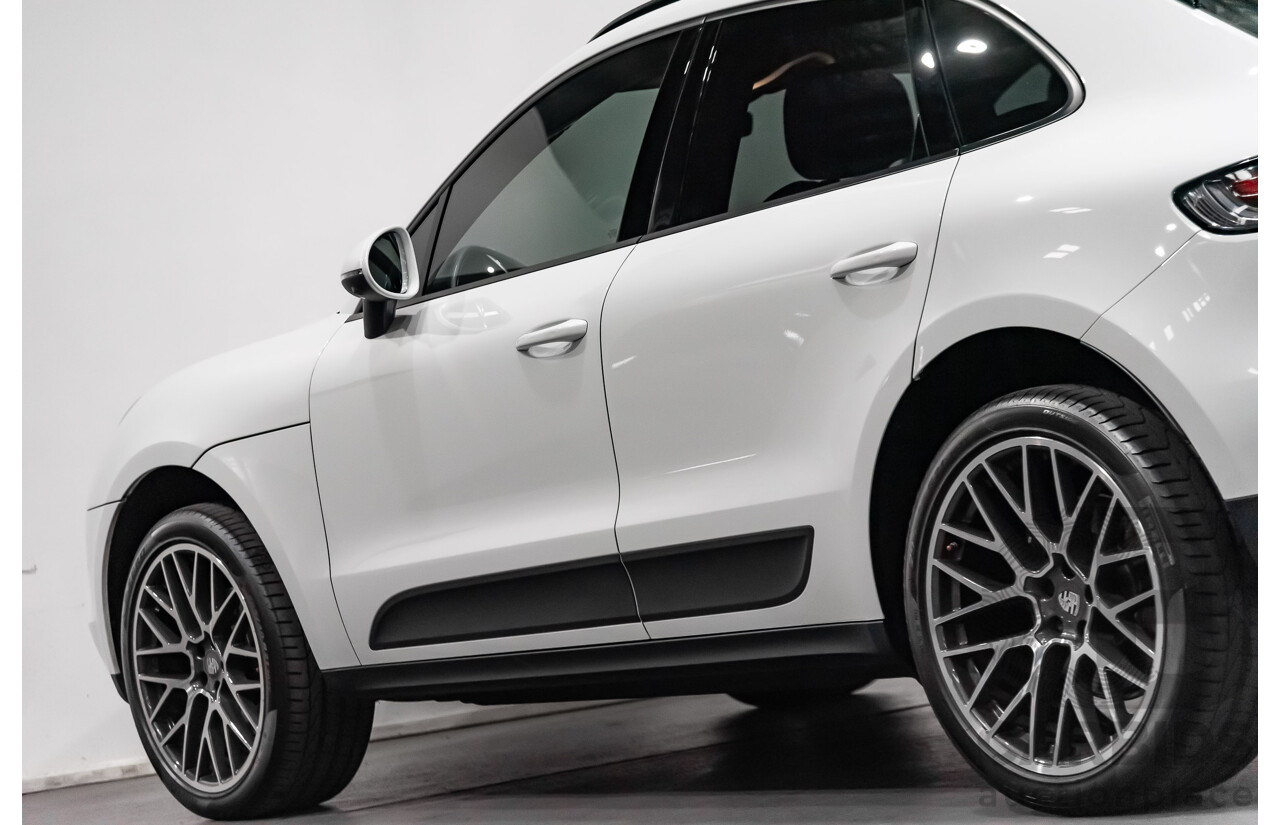 8/2020 Porsche Macan MY20 4d Wagon White 2.0L Turbo