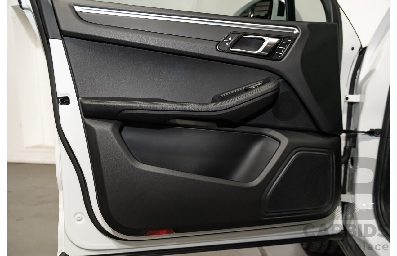 8/2020 Porsche Macan MY20 4d Wagon White 2.0L Turbo