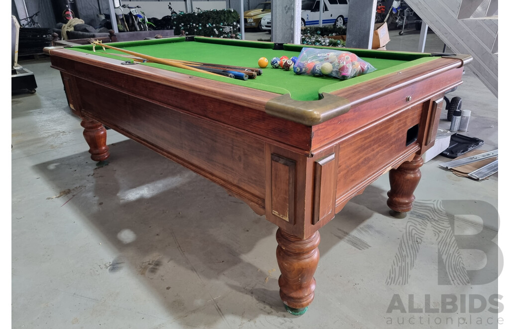 Pool/Billiards Table - Pub Style