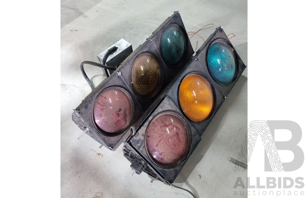 Vintage Traffic Lights - Quantity of 2