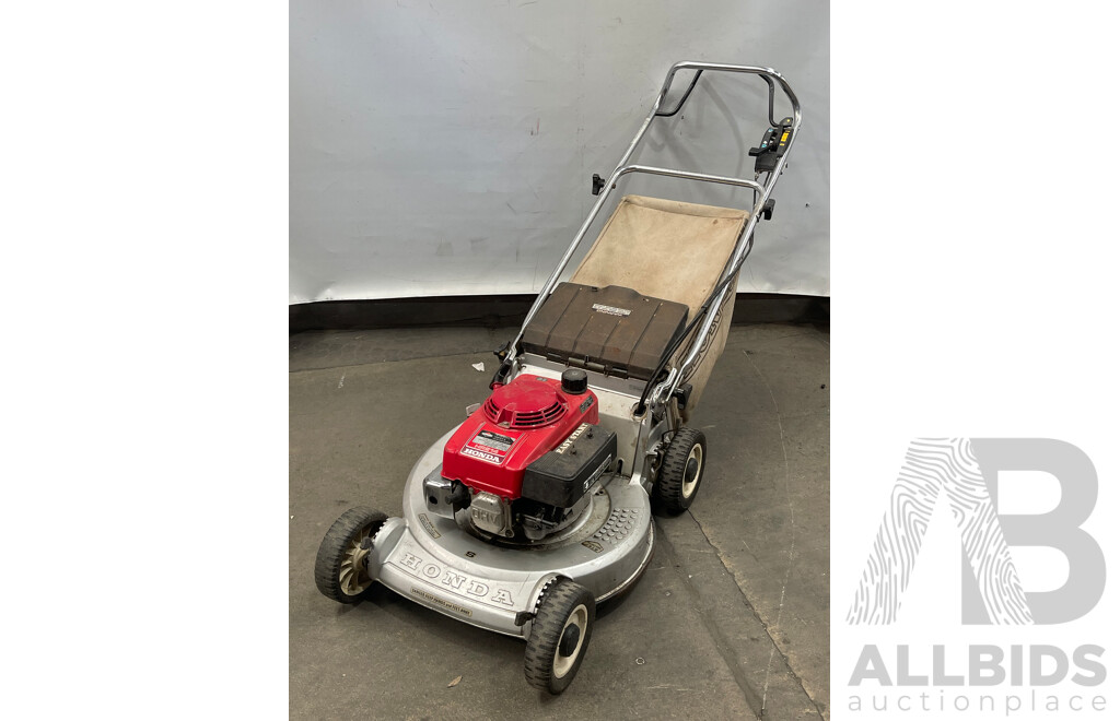 Honda HR214 Self Propelled Lawn Mower