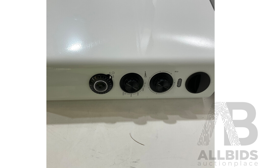 De'Longhi (HSX3324FTS) 2400W Convector Heater With Timer,  HOMEDICS (FB-450H-AU) Bubble Spa Elite Footspa - LOT of 2 - $199.98