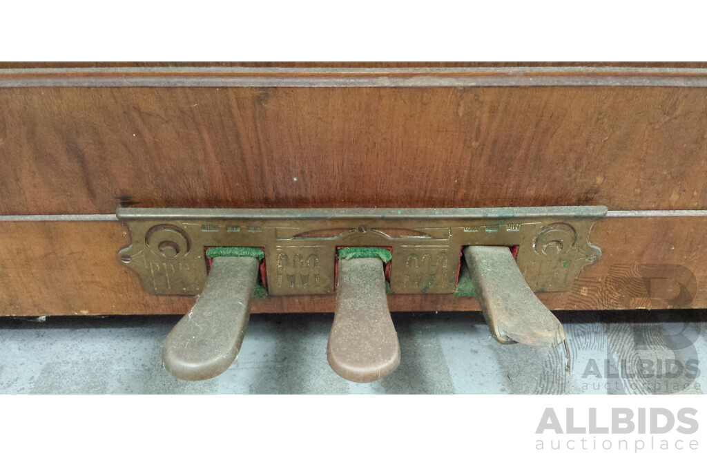 Paling Universal Upright Piano