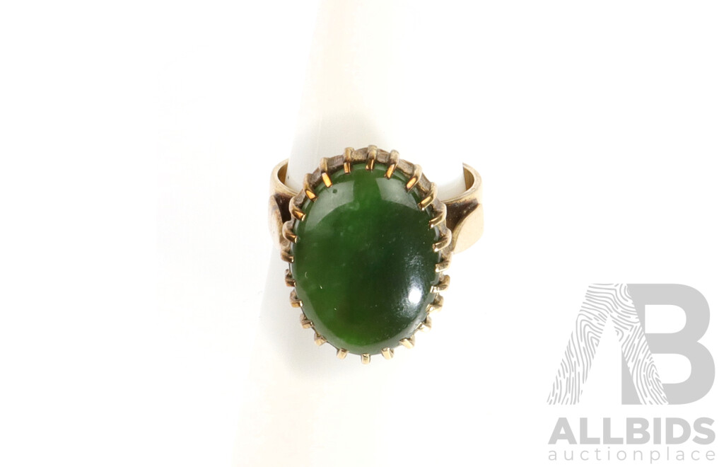 Vintage 9ct Jade Cabachon Ring, Size O, 6.67 Grams