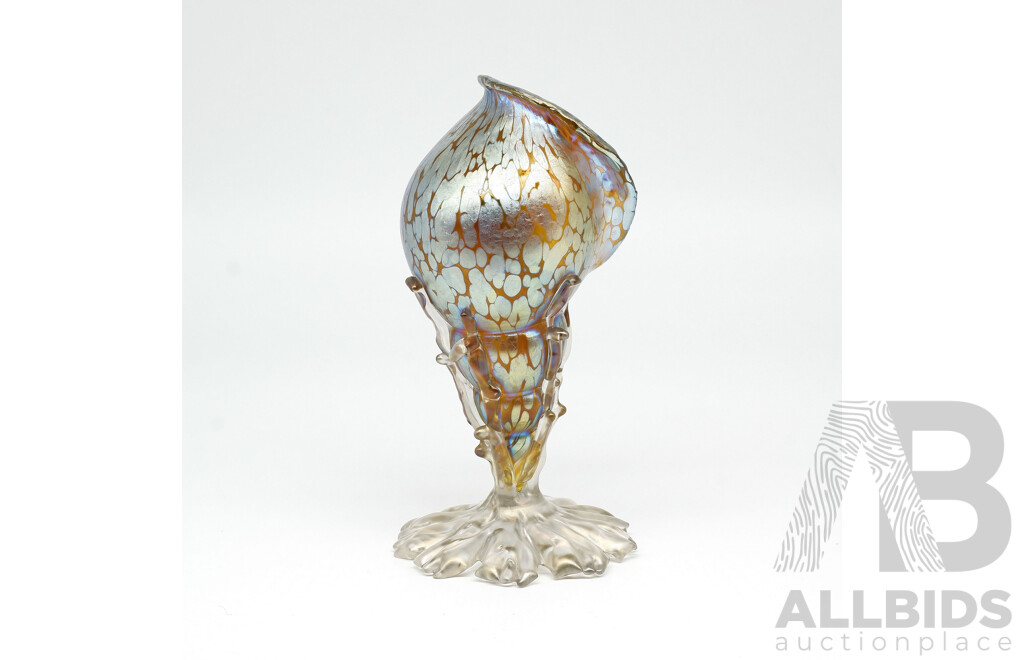 Austrian Loetz Art Nouveau Iridescent Glass 'Candia Papillon' Conch Shell Vase Circa 1900, Height 17.5cm