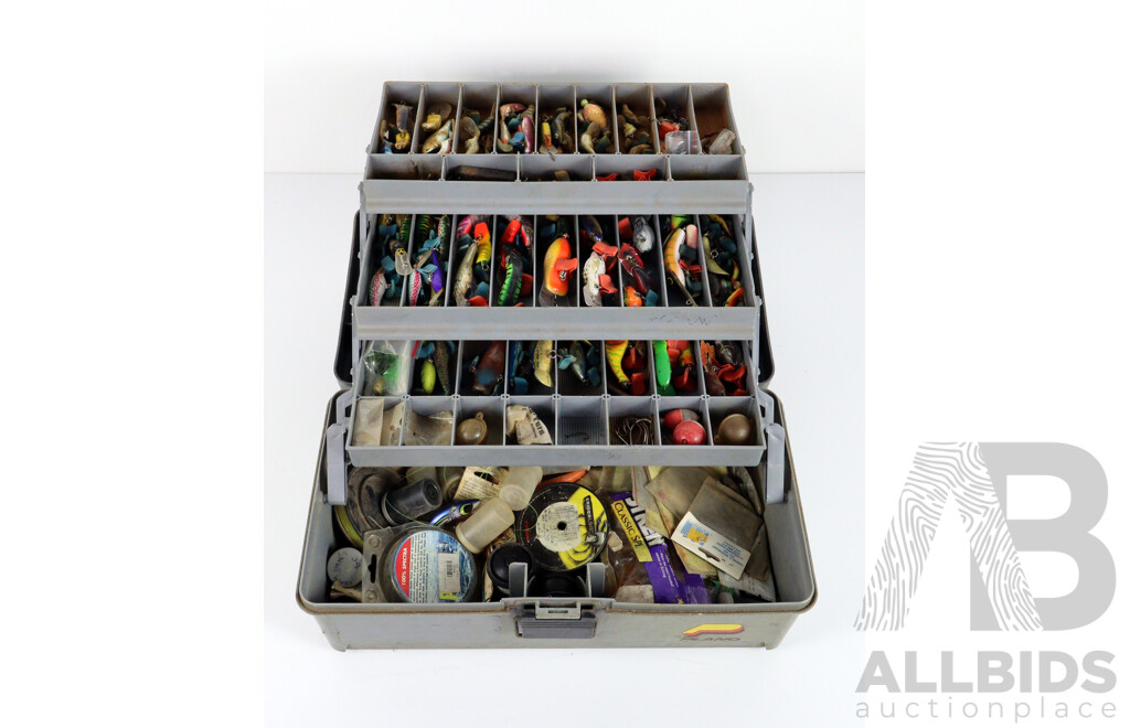 Good Collection of Vintage Fishing Lures in Plastic Tackle Box