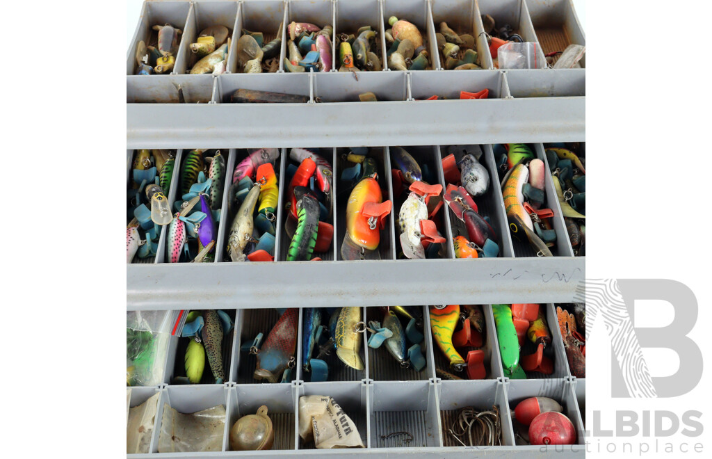 Good Collection of Vintage Fishing Lures in Plastic Tackle Box
