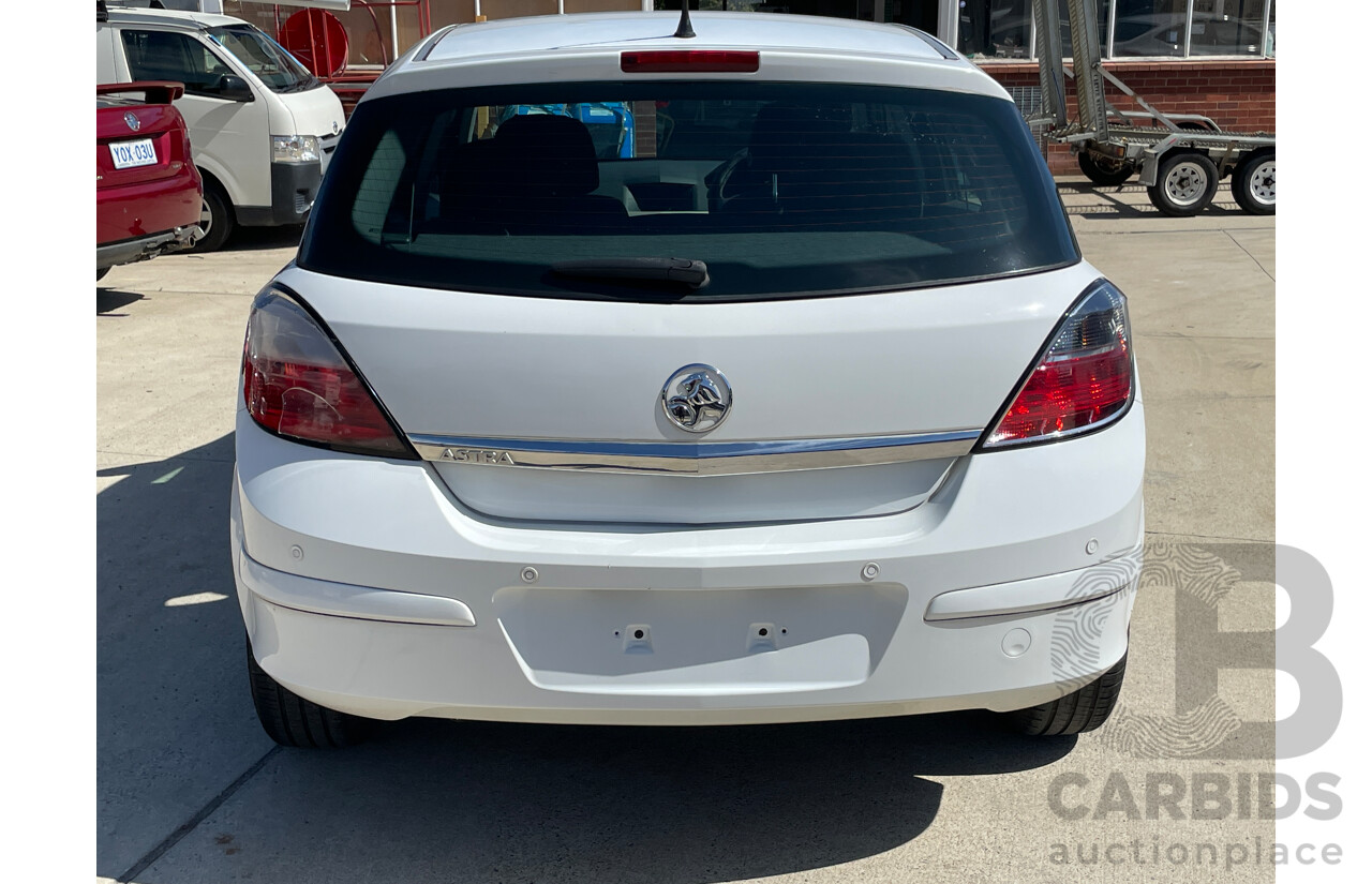 7/2007 Holden Astra CD AH MY07 5d Hatchback White 1.8L