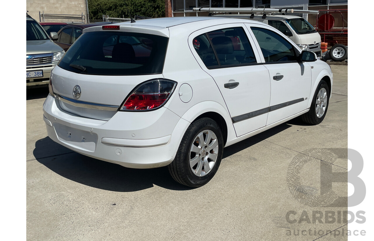 7/2007 Holden Astra CD AH MY07 5d Hatchback White 1.8L