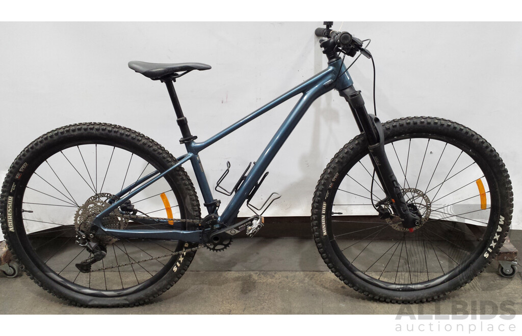 Giant Fathom 15 Inch Front Suspension Mountain Bike