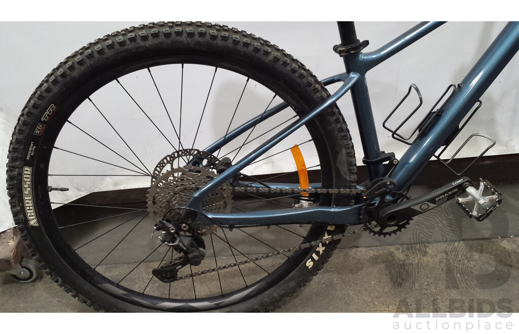 Giant Fathom 15 Inch Front Suspension Mountain Bike