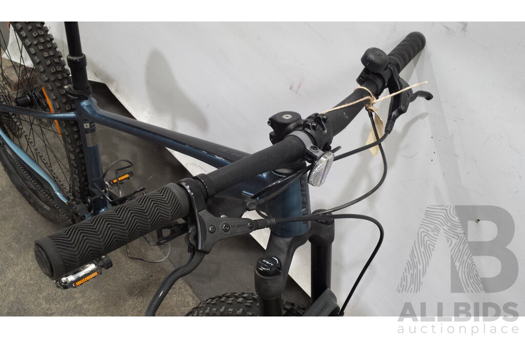 Giant Fathom 15 Inch Front Suspension Mountain Bike