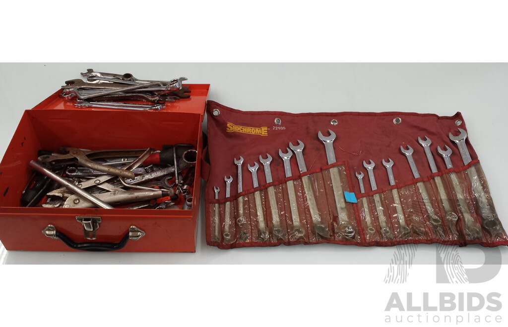 Mitre 10 Toolbox With Various Hand Tools