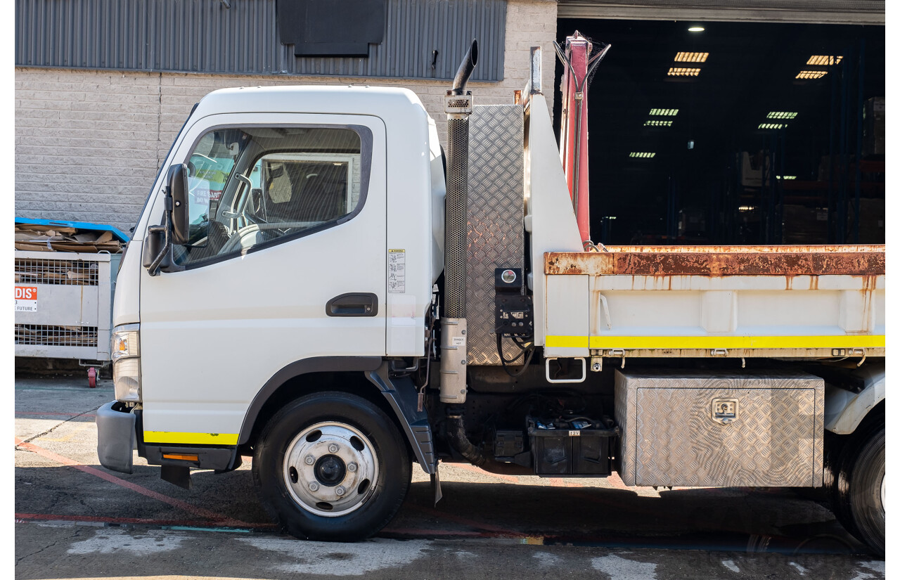 12/2007 Mitsubishi Canter Fuso 7/800 Tipper Truck with HIAB 2d White 3.9L Turbo Diesel