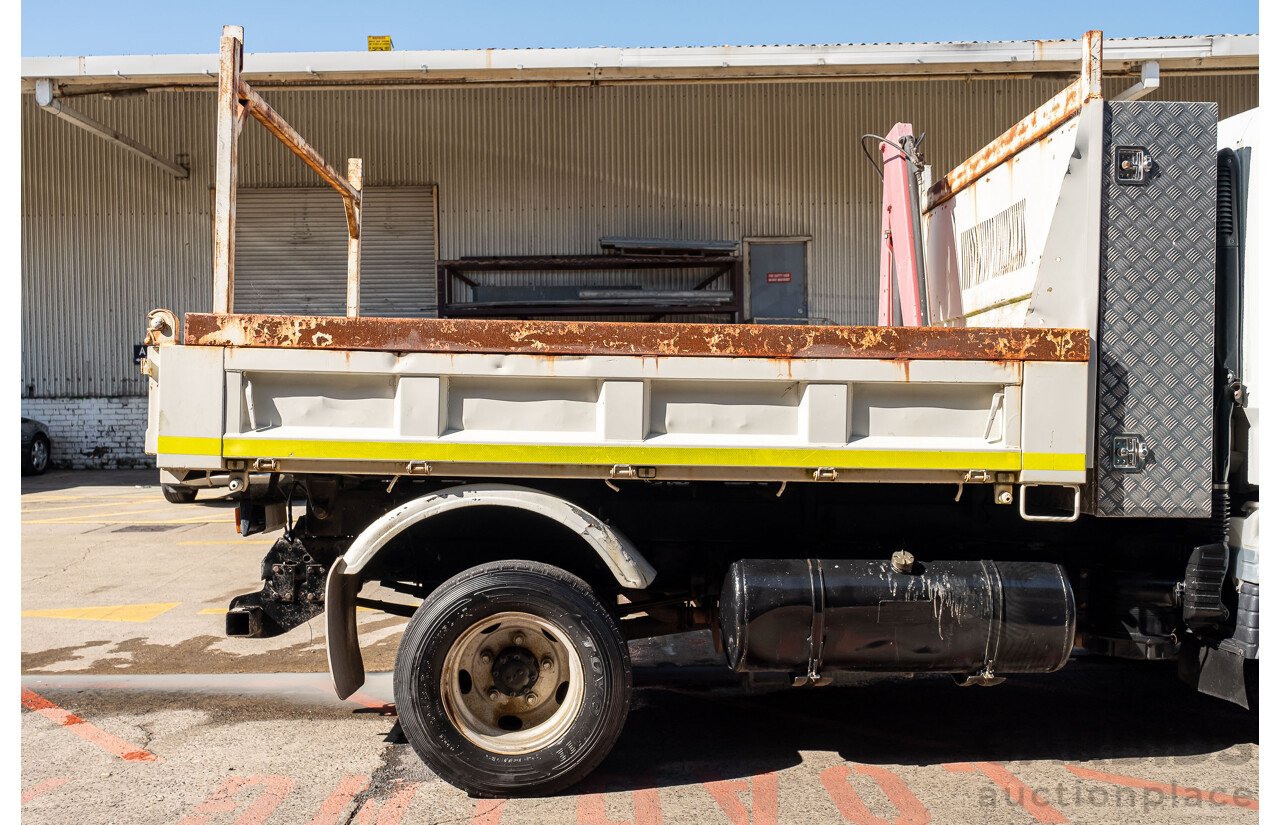 12/2007 Mitsubishi Canter Fuso 7/800 Tipper Truck with HIAB 2d White 3.9L Turbo Diesel