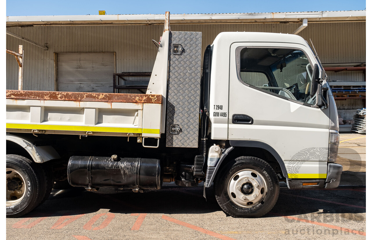 12/2007 Mitsubishi Canter Fuso 7/800 Tipper Truck with HIAB 2d White 3.9L Turbo Diesel