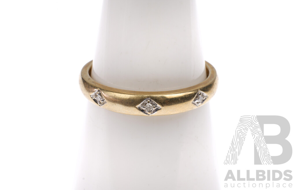 9ct Yellow Gold Ring with Three Single Cut Diamonds, 1.8g