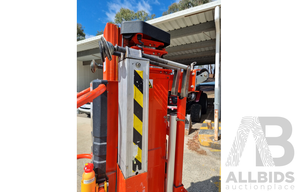 Snorkel UL25 Push-Around Mast Lift