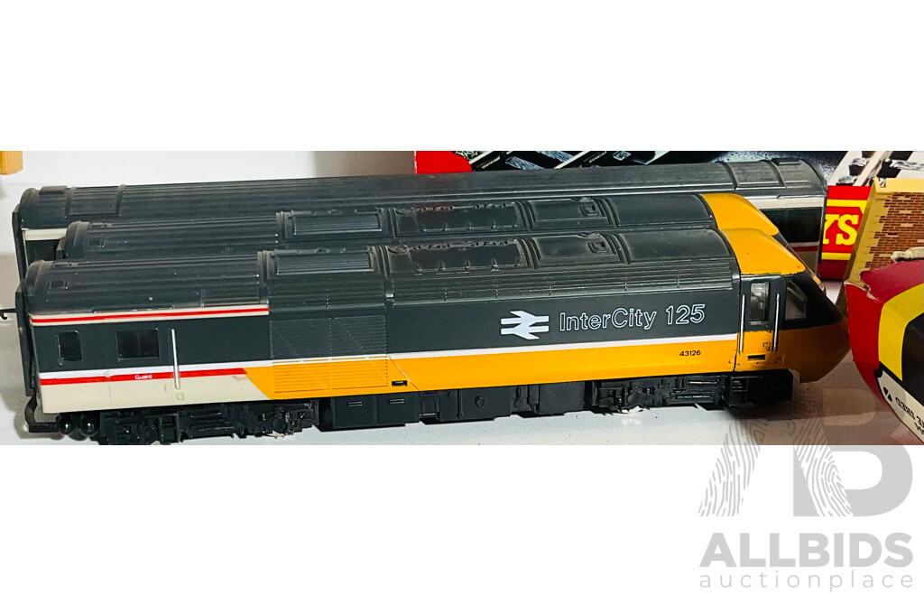 Hornby Railways OO Gauge R410 Turntable with Instructions, R503 Signal Box, R504 Engine Shed, All in Original Boxes C1972, Plus Hornby OO Gauge Intercity 125 Loco, Dummy Loco and Passenger Carriage C1980, And. Hornby 2015 Catalogue