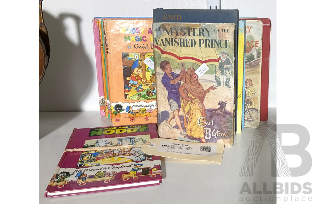 Collection of Ten Vintage Noddy Books, Alongside Six Other Titles and All by Enid Blyton