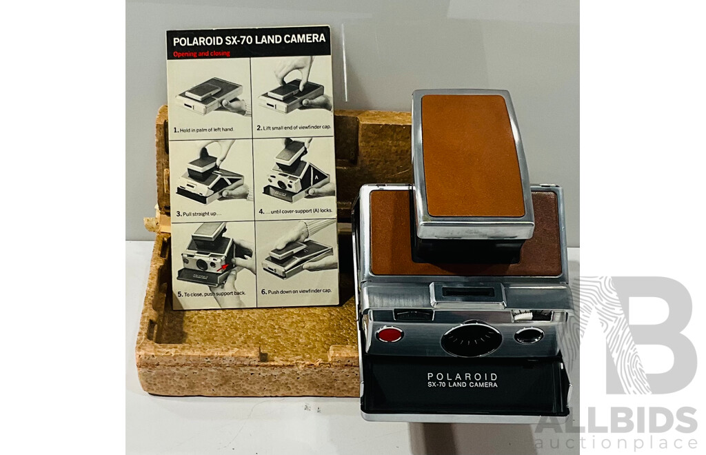 Polaroid SX-70 Land Camera with Original Instructions C1970