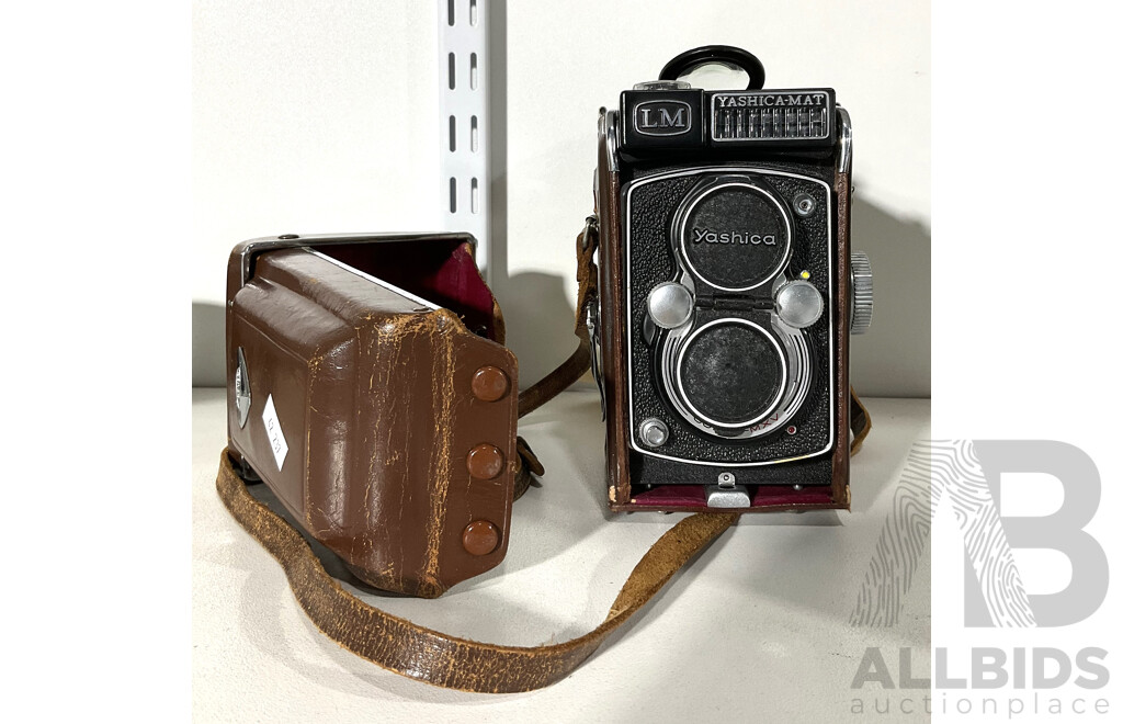 Vintage Yashica-Mat LM Camera in Original Leather Case C1960