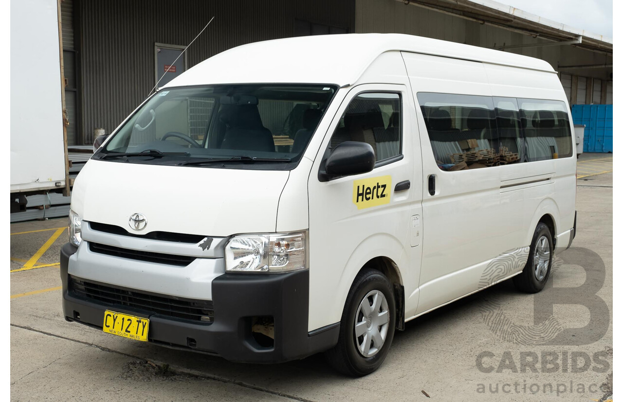 2015 store hiace bus