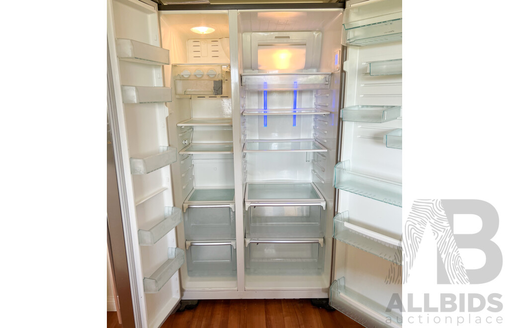 Westinghouse Fridge Side by Side Fridge. 700L Total Volume Model : WSE 7000SA