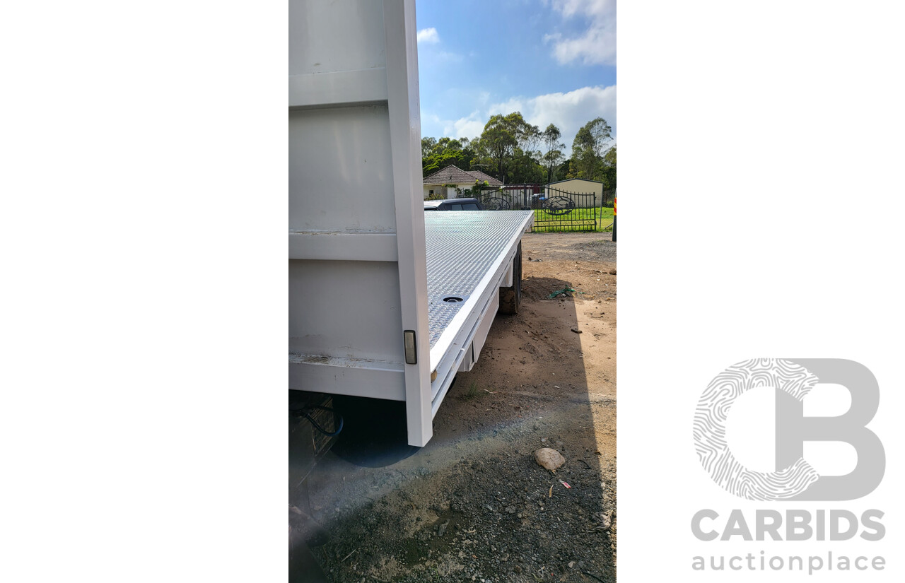 07/1997 HINO FF1J SER C/CAB With 7.8m Tray White Diesel