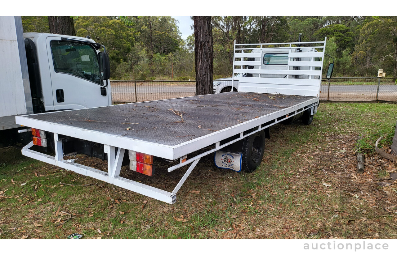 07/1998 Isuzu N8 NP 300 Series 6m Flat Tray Manual Diesel