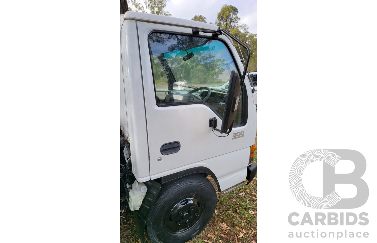 07/1998 Isuzu N8 NP 300 Series 6m Flat Tray Manual Diesel