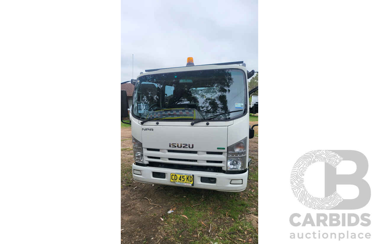 05/2015 Isuzu NPR 400 Crew Cab 5.2L Diesel 4.5m tray