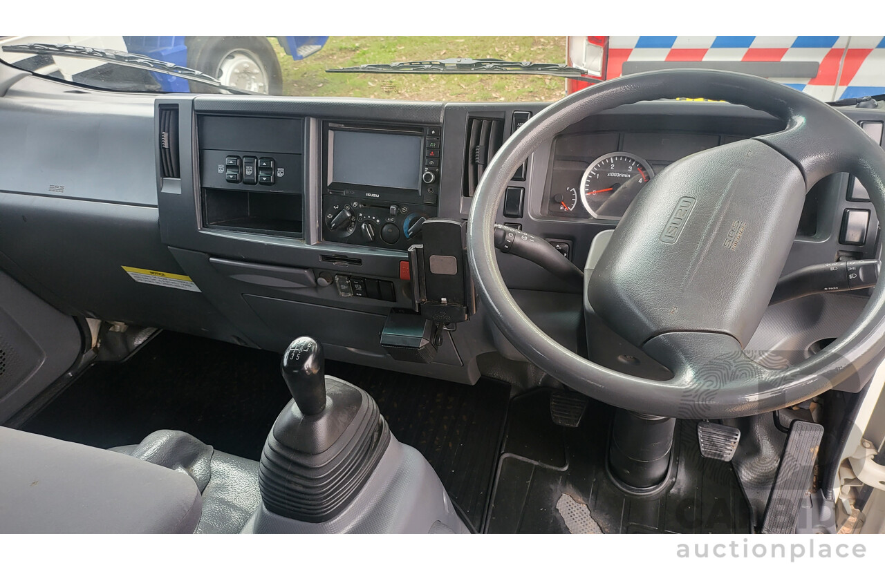 05/2015 Isuzu NPR 400 Crew Cab 5.2L Diesel 4.5m tray