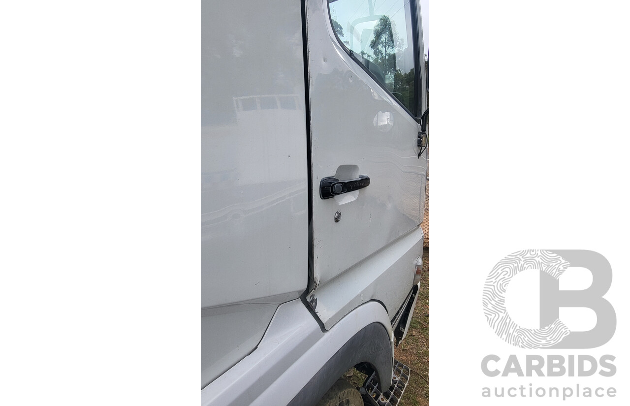 06/2007 Mitsubishi FV500 Skip Bin Truck White 6.4L Diesel