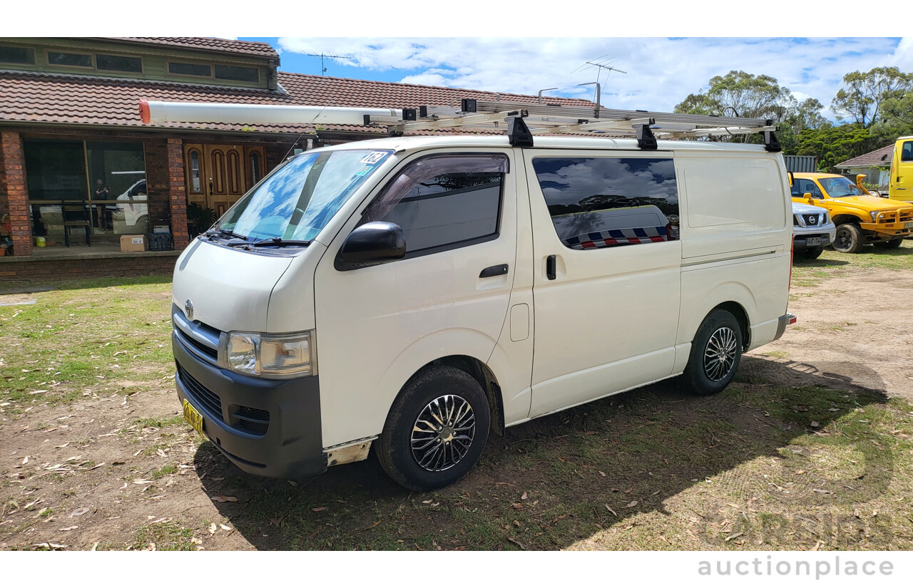 6/2007 Toyota Hiace LWB TRH201R MY07 4d Van White 2.7L, 1 owner