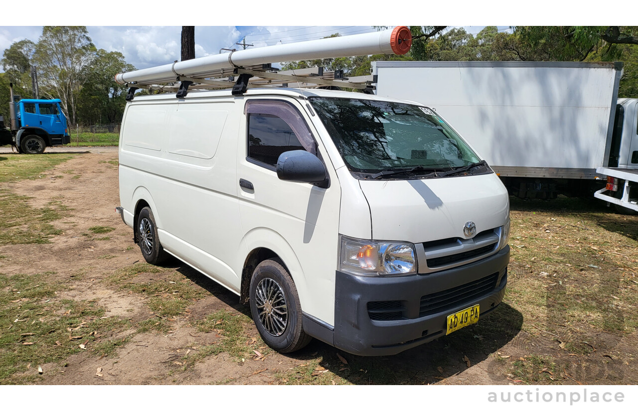 6/2007 Toyota Hiace LWB TRH201R MY07 4d Van White 2.7L, 1 owner