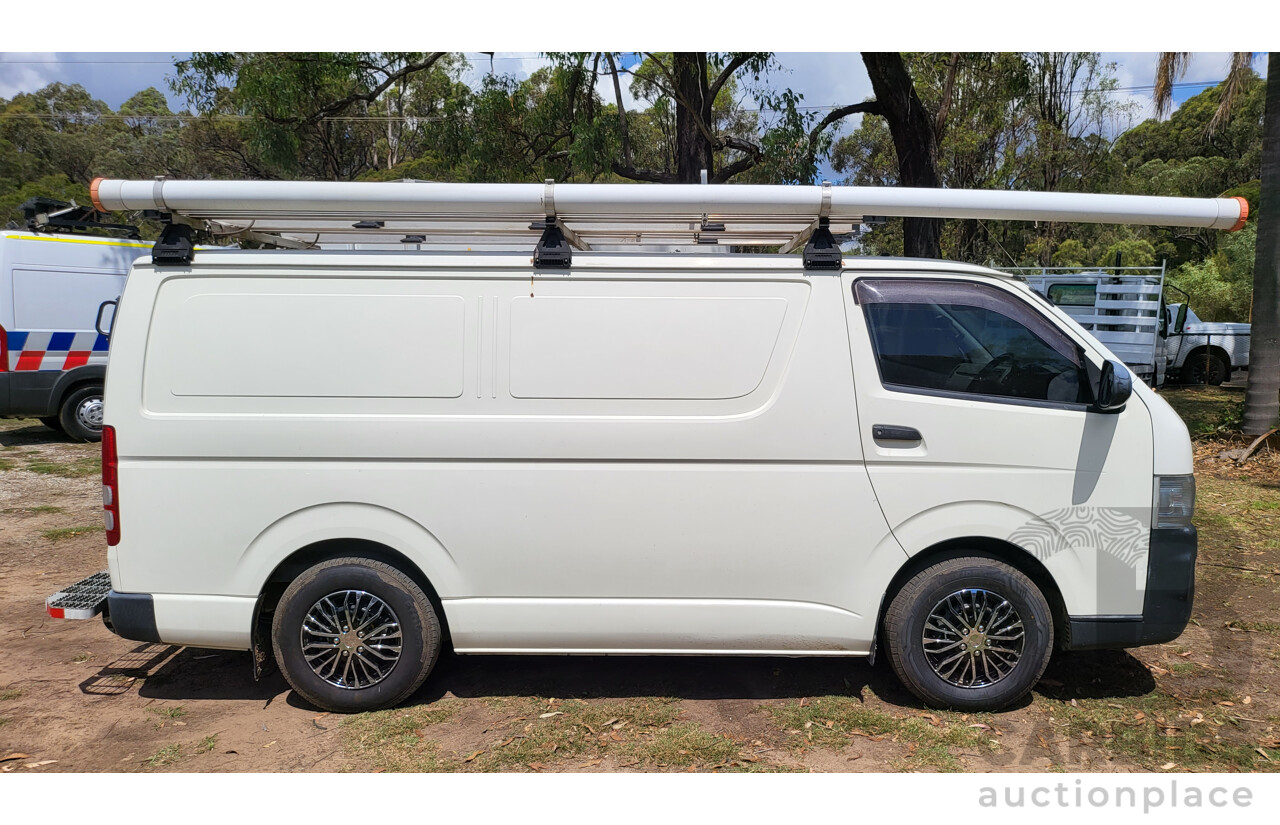 6/2007 Toyota Hiace LWB TRH201R MY07 4d Van White 2.7L, 1 owner