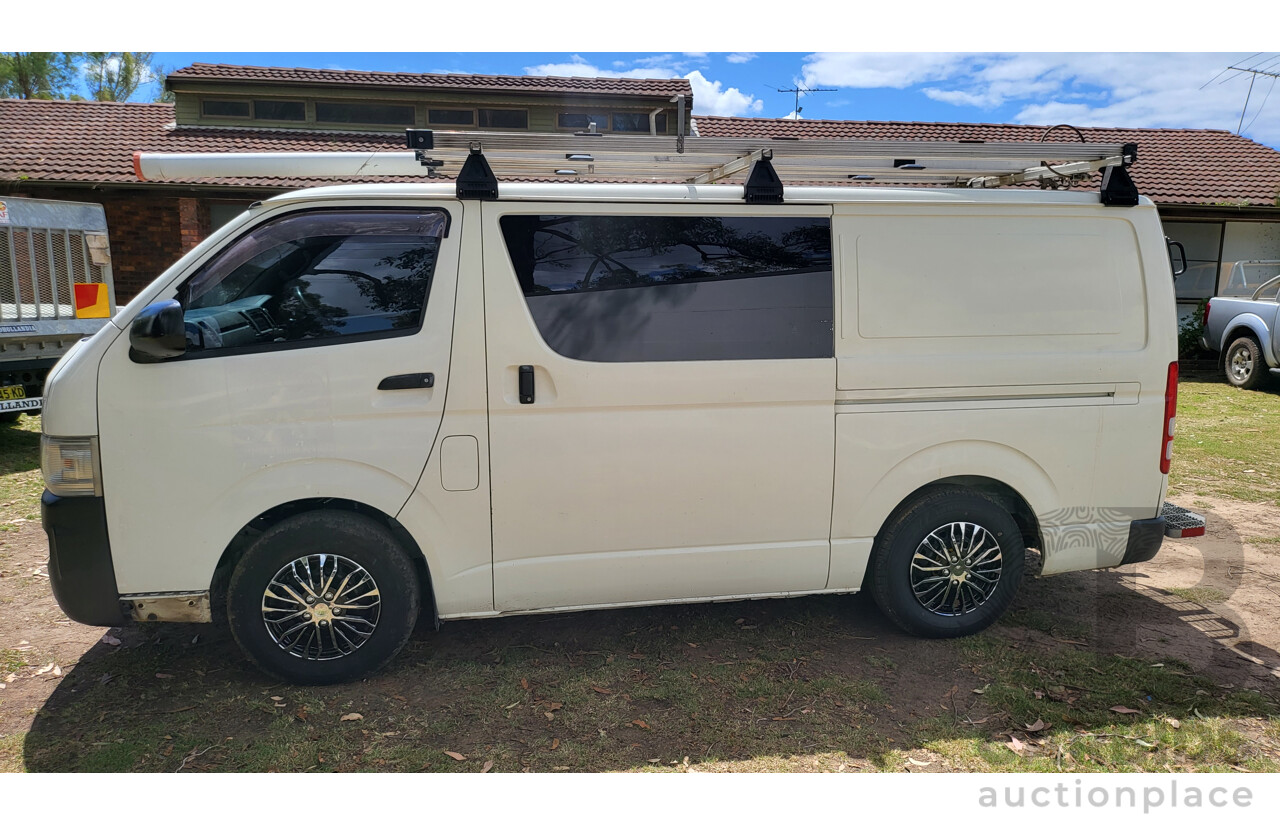 6/2007 Toyota Hiace LWB TRH201R MY07 4d Van White 2.7L, 1 owner