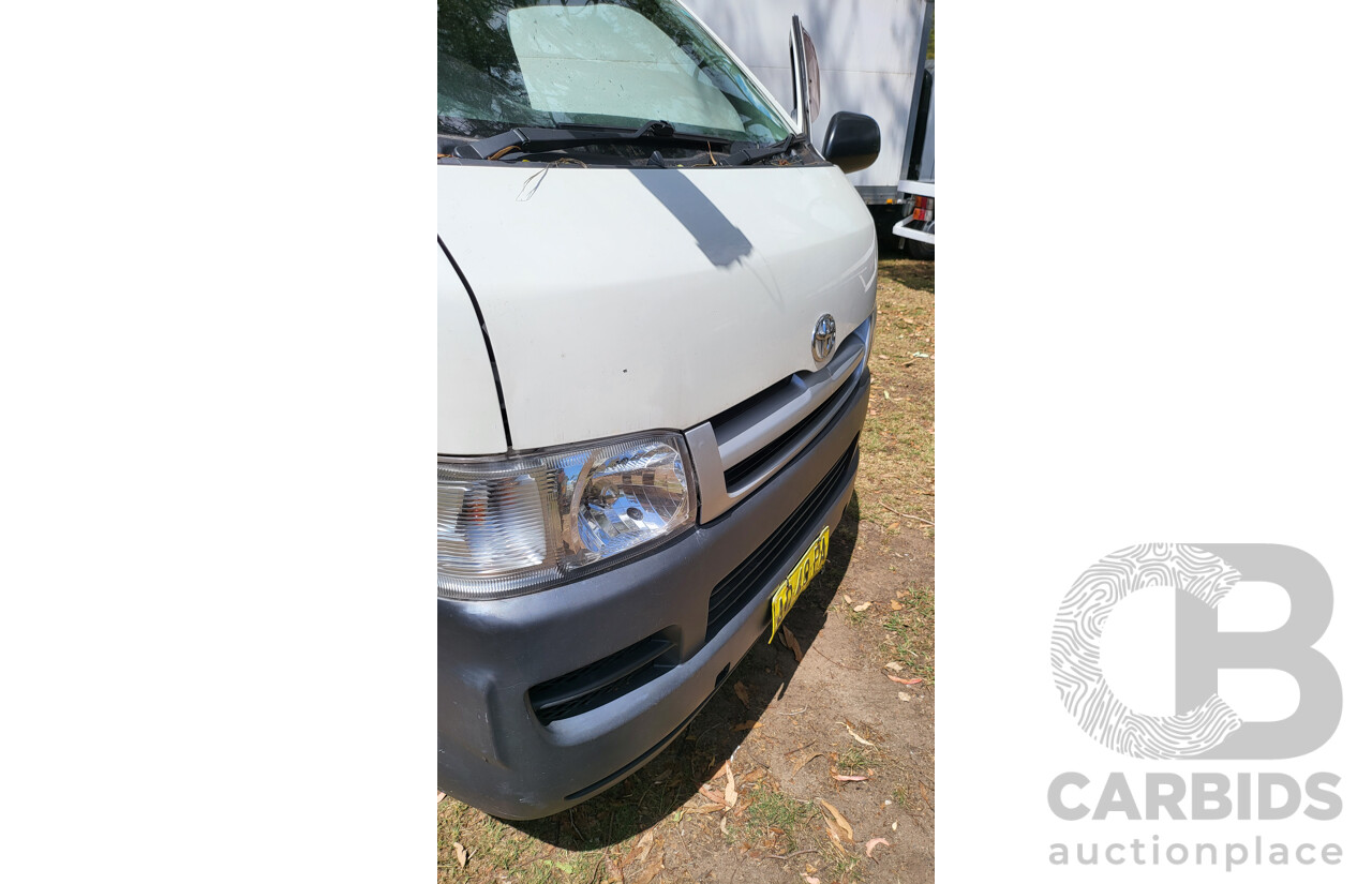 6/2007 Toyota Hiace LWB TRH201R MY07 4d Van White 2.7L, 1 owner