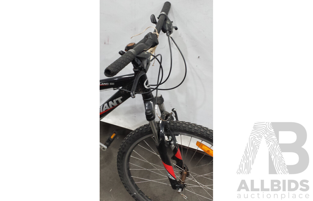 Giant Upland SE 14 Inch Front Suspension Mountain Bike