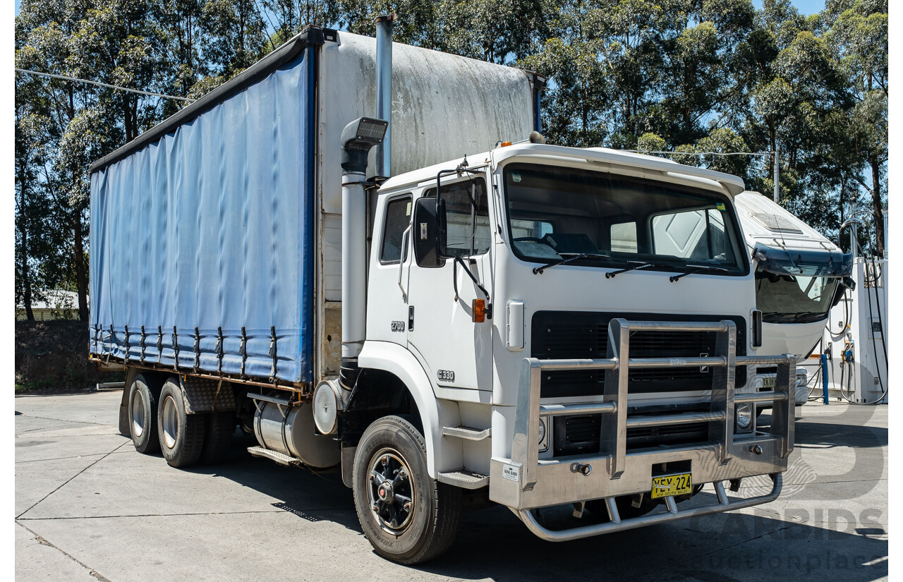 02/1994 International 2700/444 XT 12 Pallet Cabover Curtainside Pantech Truck