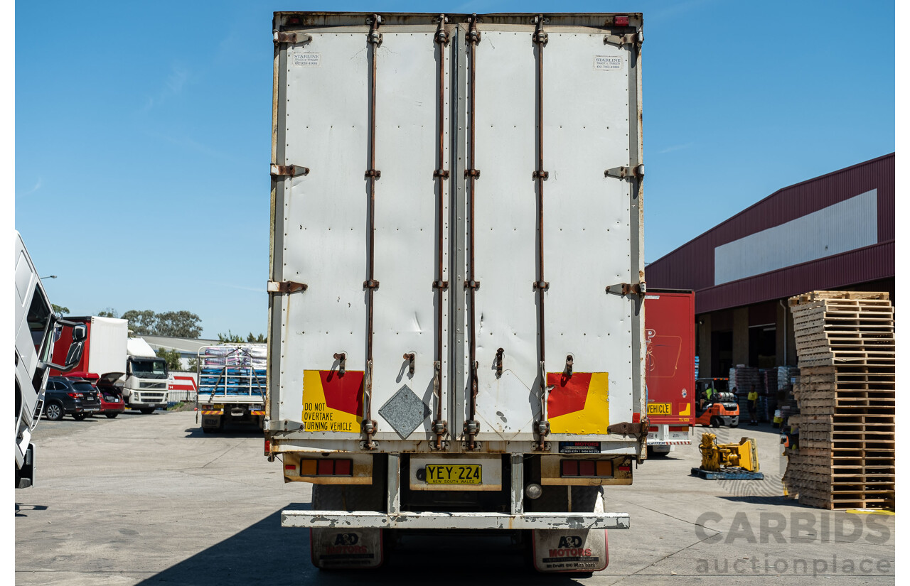 02/1994 International 2700/444 XT 12 Pallet Cabover Curtainside Pantech Truck