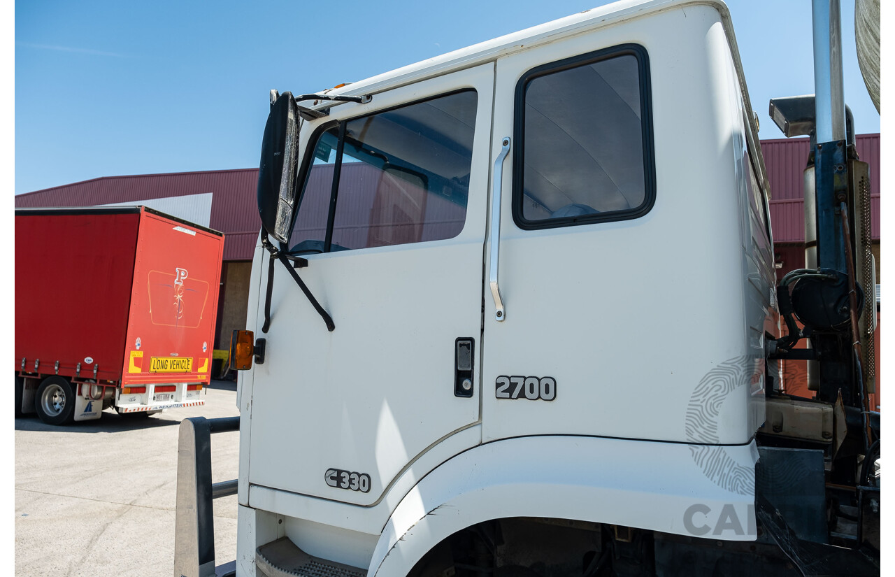 02/1994 International 2700/444 XT 12 Pallet Cabover Curtainside Pantech Truck