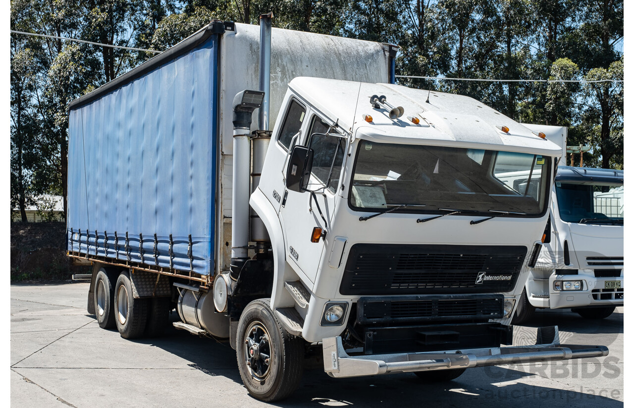 02/1994 International 2700/444 XT 12 Pallet Cabover Curtainside Pantech Truck