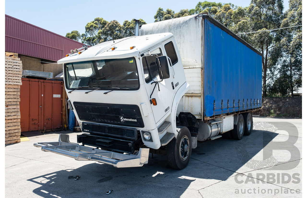 02/1994 International 2700/444 XT 12 Pallet Cabover Curtainside Pantech Truck